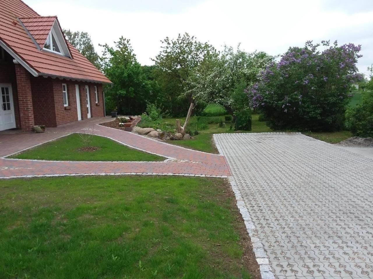 Ruhige Fewo Im Gruenen Mit Balkon, Terrasse Und Grossem Garten Apartamento Sehlen Exterior foto